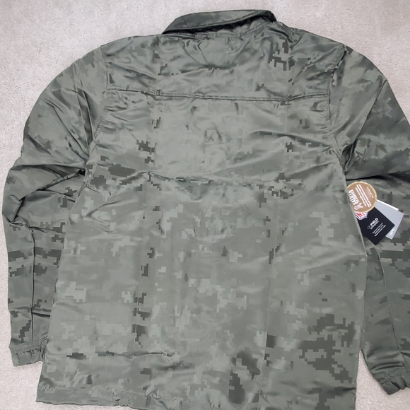 Philadelphia Eagles Nike Camo 2019 Salute to Service Sideline Jacket - Picture 8 of 8